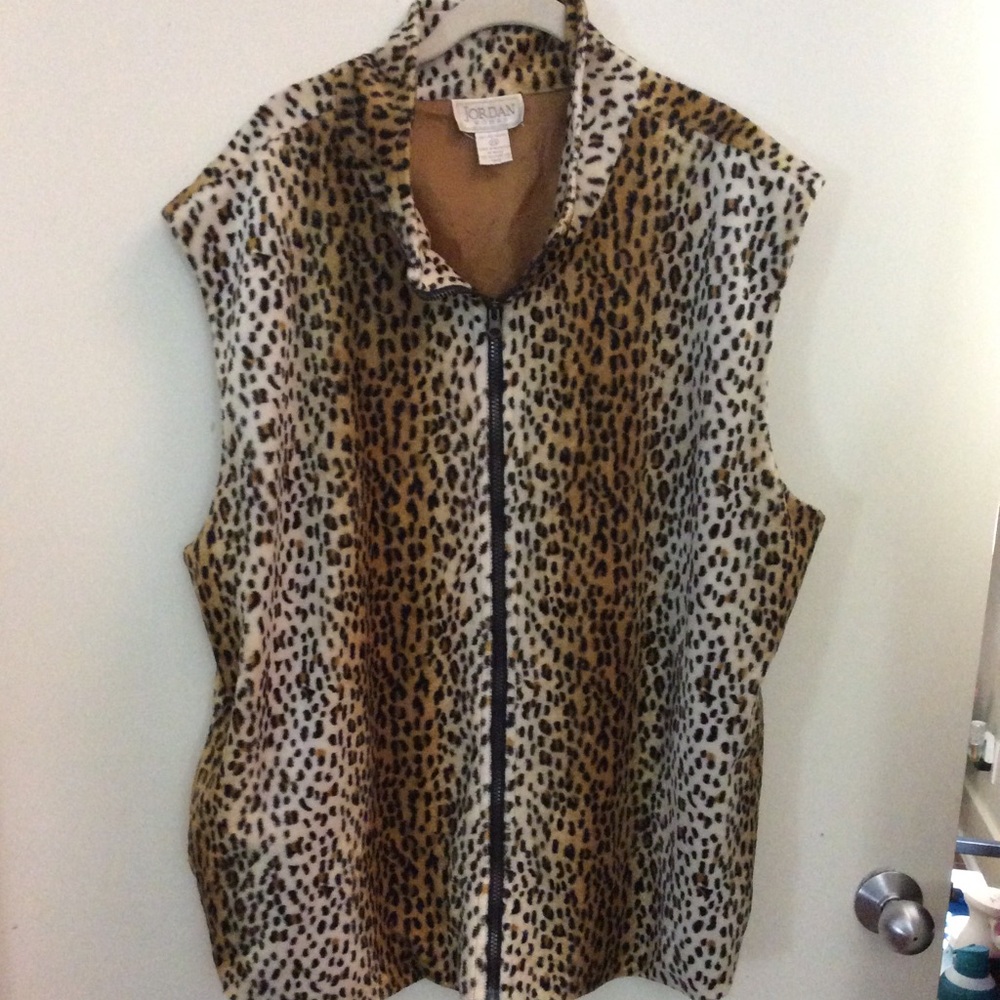 Jordan Woman size 2X leopard print vest